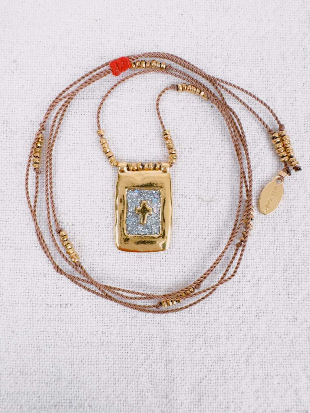 collier long cordon scapulaire émaillé croix bords martelés - Fabrication artisanale Mademoiselle Oups