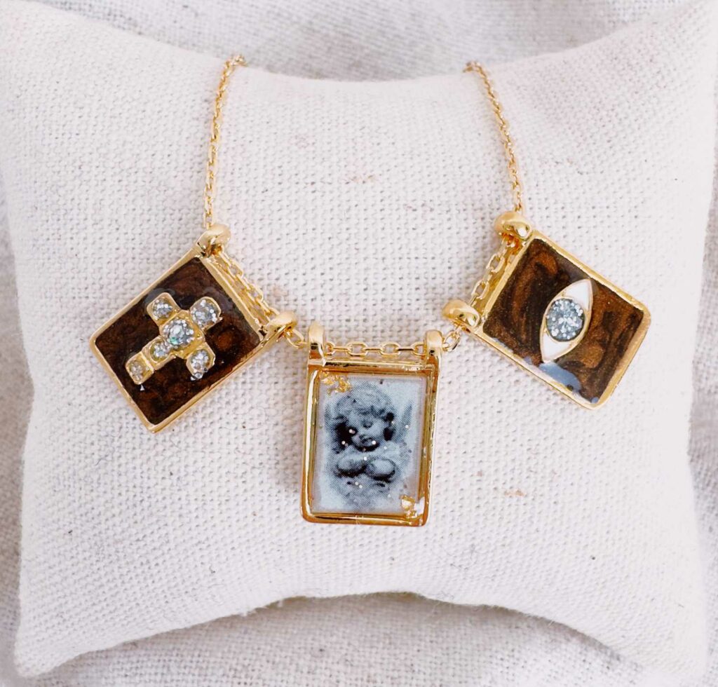 collier scapulaire triptyque à personnaliser - création Mademoiselle Oups
