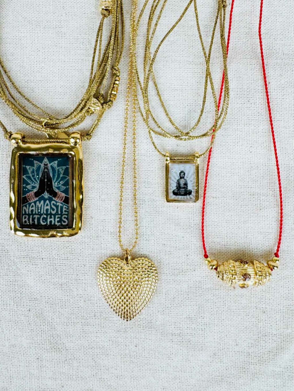 collier cordon rouge et perle bouddhiste émaillée - Fabrication française Mademoiselle Oups