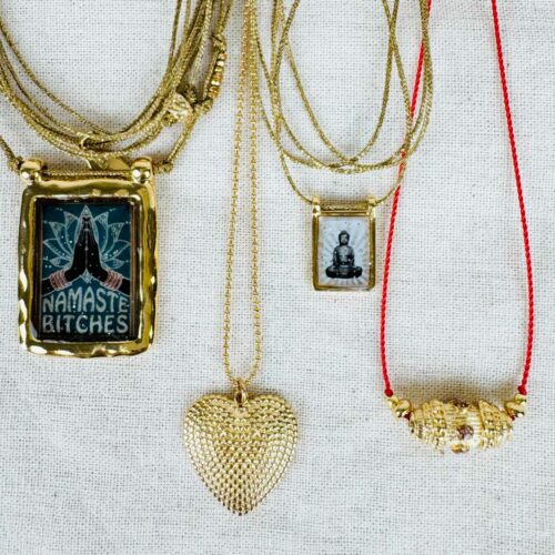 collier cordon rouge et perle bouddhiste émaillée - Fabrication française Mademoiselle Oups