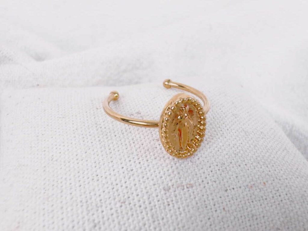 Bague jonc fin et petite madone - création Mademoiselle Oups