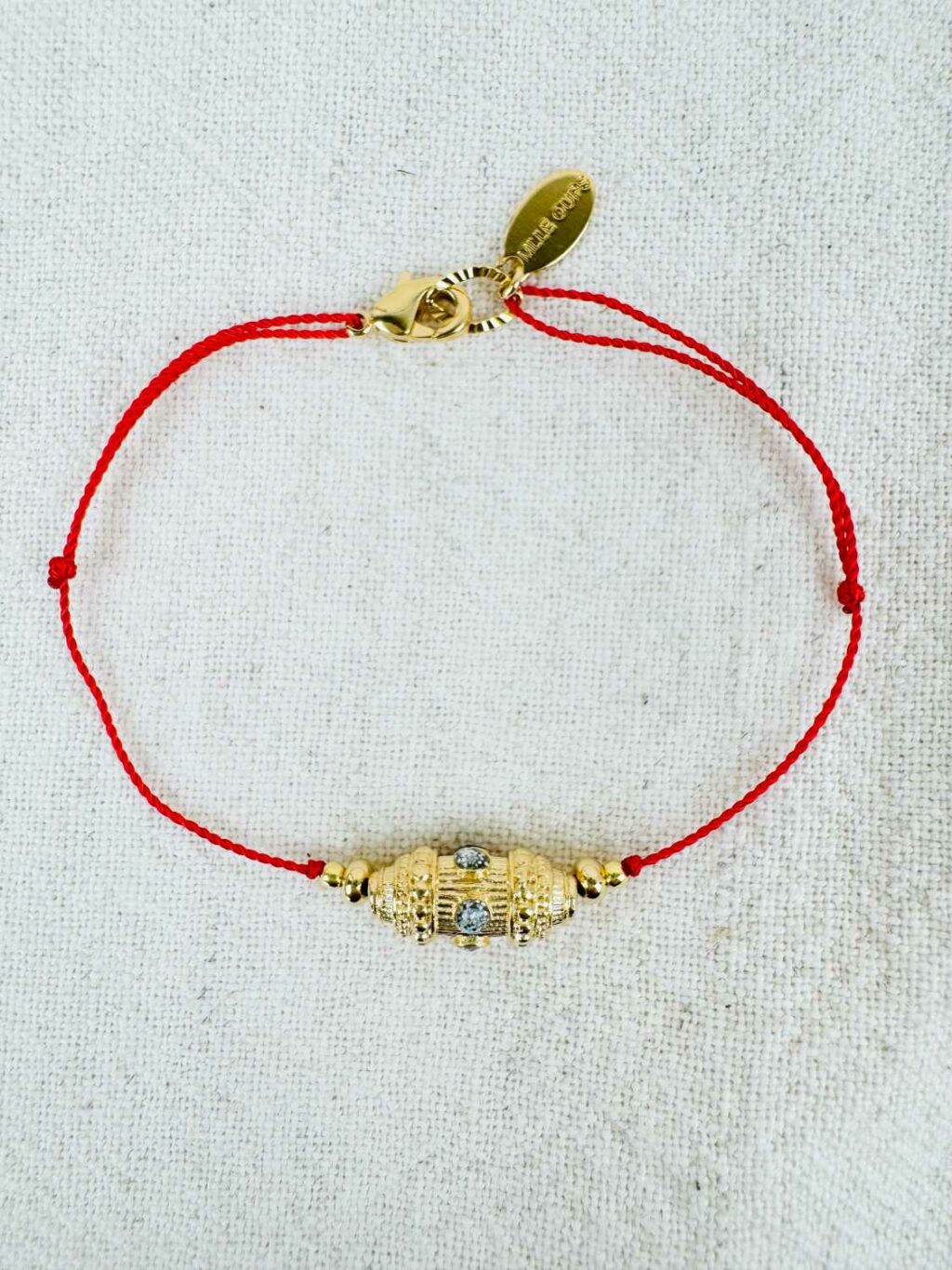 bracelet cordon rouge et perle bouddhiste émaillée - Fabrication française Mademoiselle Oups