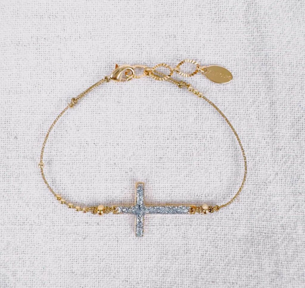 Croix émaillée sur cordon en lurex doré - création Française Mademoiselle Oups