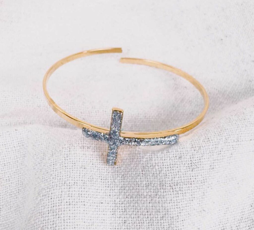 Jonc plat et croix horizontale émaillée - fait à la main Mademoiselle Oups