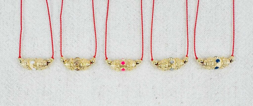collier cordon rouge et perle bouddhiste - Fabrication Design français Mademoiselle Oups