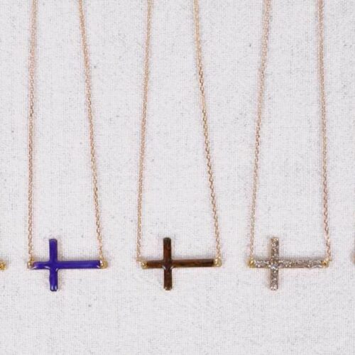 Pendentif croix horizontale émaillée - made in France Mademoiselle Oups