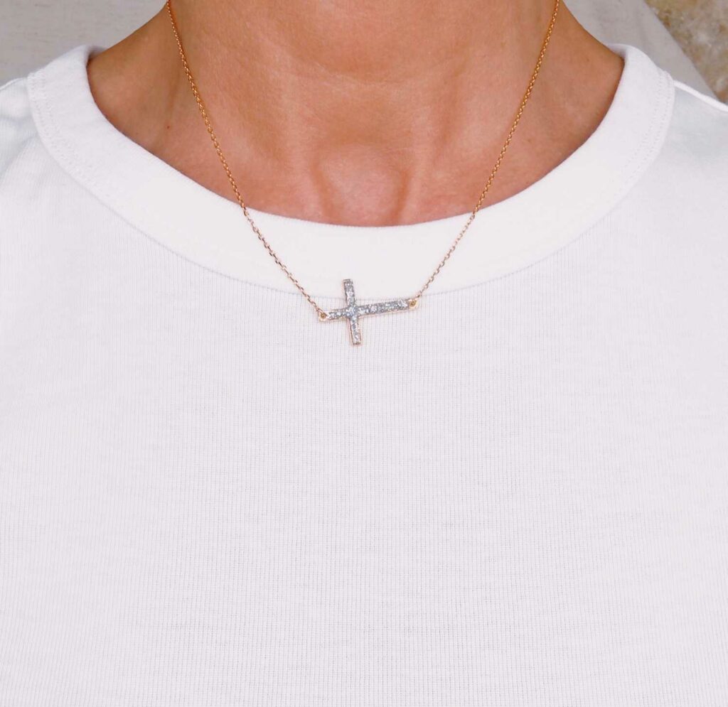 Pendentif croix horizontale rock - création Mademoiselle Oups