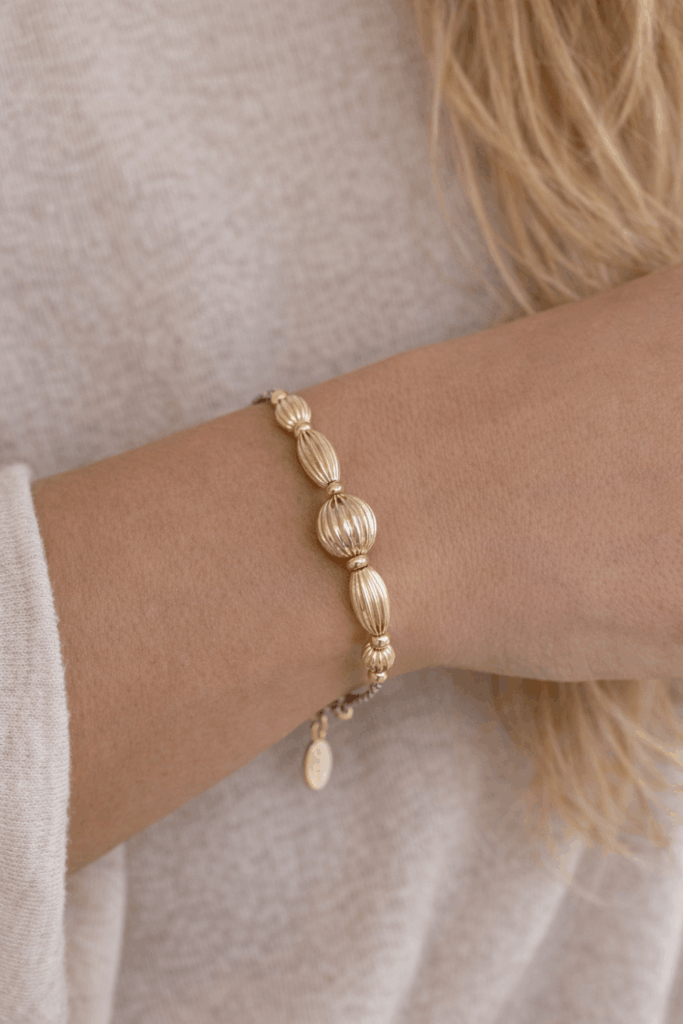 bracelet en cordon et perles striées or collection Portofino - design Mademoiselle Oups