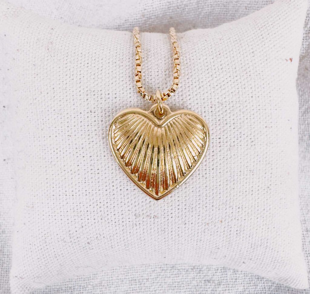 collier pendentif cœur strié - design Mademoiselle Oups
