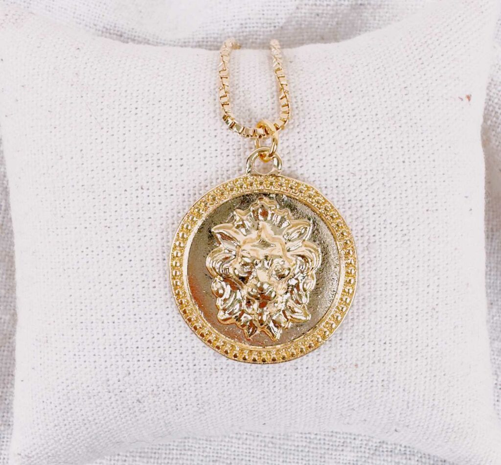 collier médaillon lion - design Mademoiselle Oups