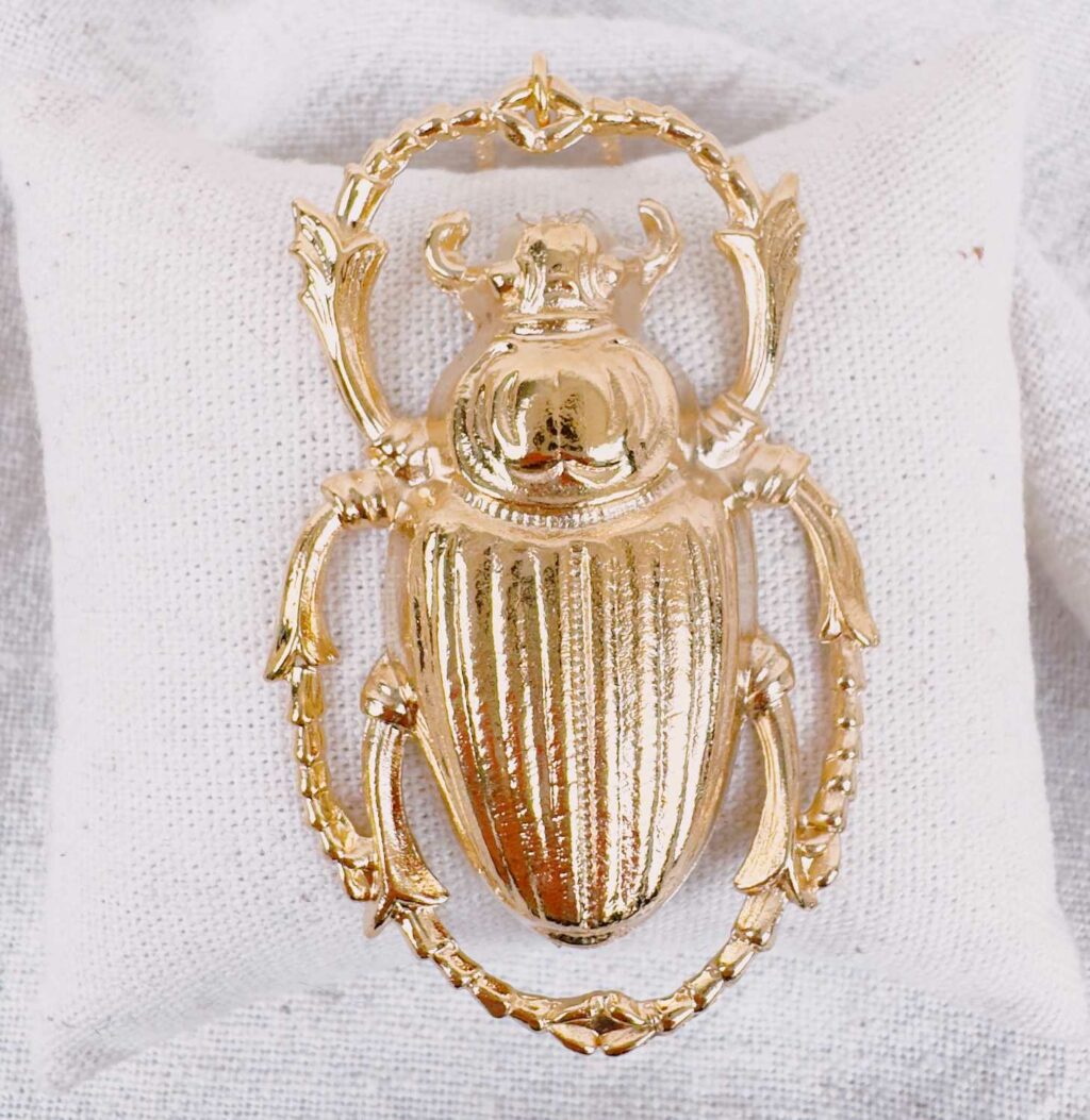 sautoir pendentif scarabée - Création Mademoiselle Oups