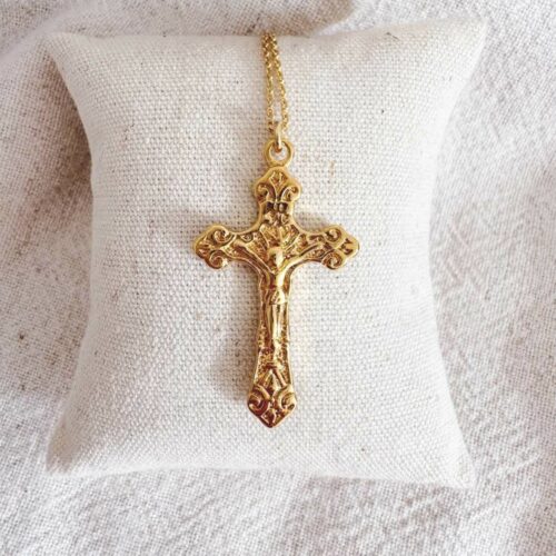 collier croix Christ - Fabrication Design français Mademoiselle Oups