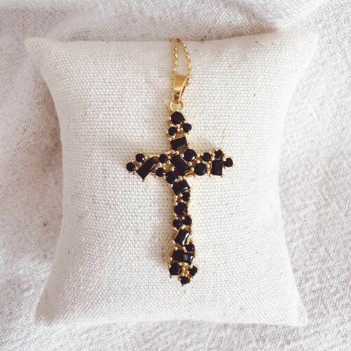 collier croix en cristal noir - Fabrication Design français Mademoiselle Oups