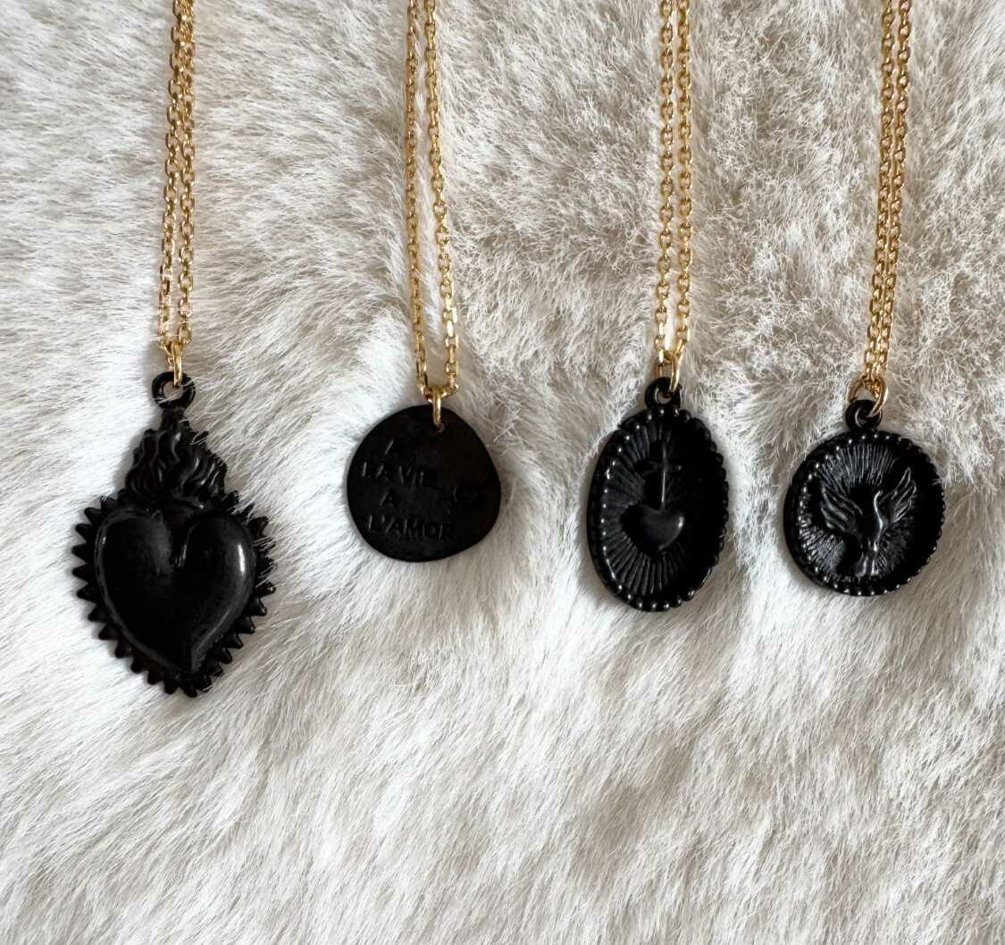collier-croix-sacré-coeur-colombe-exvoto-noir-pendentif-chaine-mademoiselleoups1 collier chaine dorée médaille noire sacré-coeur colombe à la vie à l'amor exvoto - fabrication française design Mademoiselle Oups