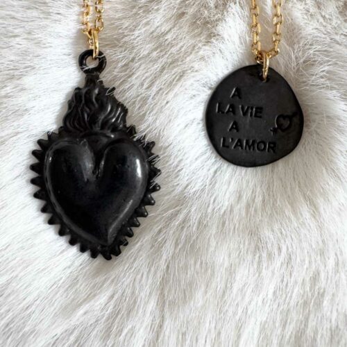 collier chaine dorée médaille noire exvoto - fabrication française design Mademoiselle Oups