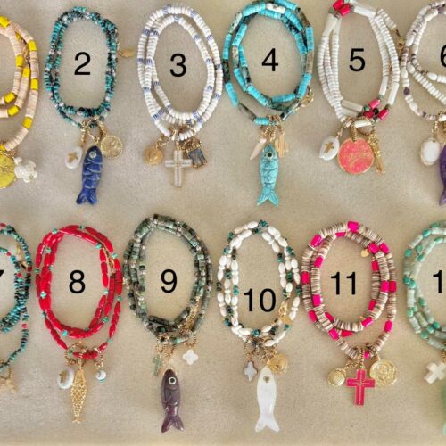 collection NOMAD de 12 colliers talismans colorés uniques personnalisés en pierres naturelles semi précieuses et charms dorés et poisson en pierre - Mademoiselle Oups