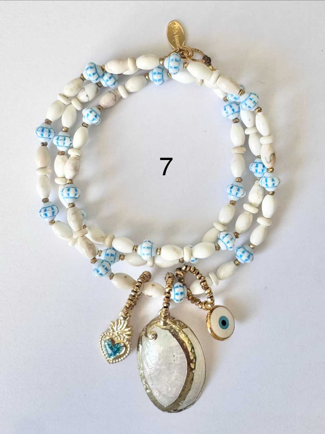 NOMAD-serie03-07-coquillage-nacre-oeil-grec Collier NOMAD série 03 blanc et bleu ciel avec coquillage nacré, œil grec protecteur et cœur turquoise pailleté - création et fabrication française Mademoiselle Oups