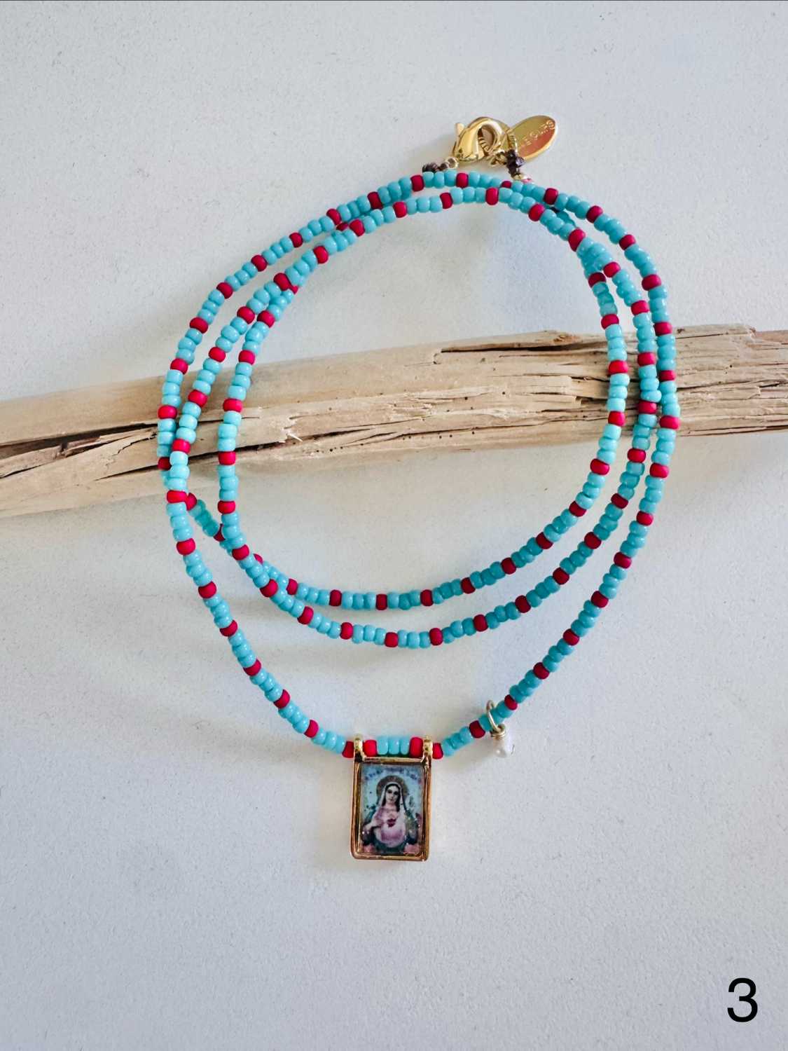 AMULET color vierge perles turquoise Collier AMULET Madone sur collier de perles turquoise, talisman bohème chic - Mademoiselle Oups