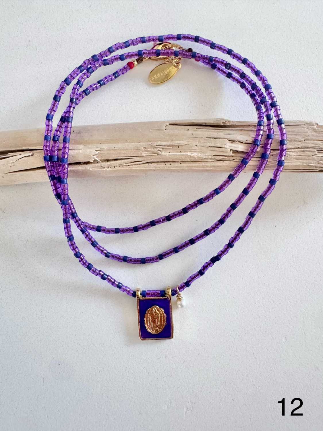 AMULET color vierge violette perles amethyste Collier AMULET Vierge sur collier de perles violettes, bijou talisman coloré - Mademoiselle Oups