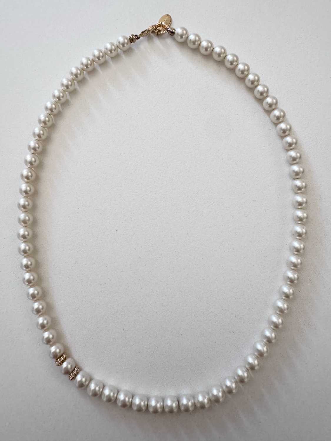 BIANCA swaro collier grosses perles swarovski blanches nacrées Collier en grosses perles nacrées de swarovski rondes et régulières et brillantes de la capsule Bianca - Mademoiselle Oups