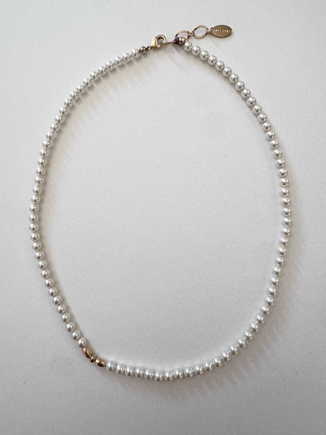 BIANCA swaro collier petites perles swarovski blanches nacrées Collier en petites perles de swarovski de la capsule Bianca - Mademoiselle Oups
