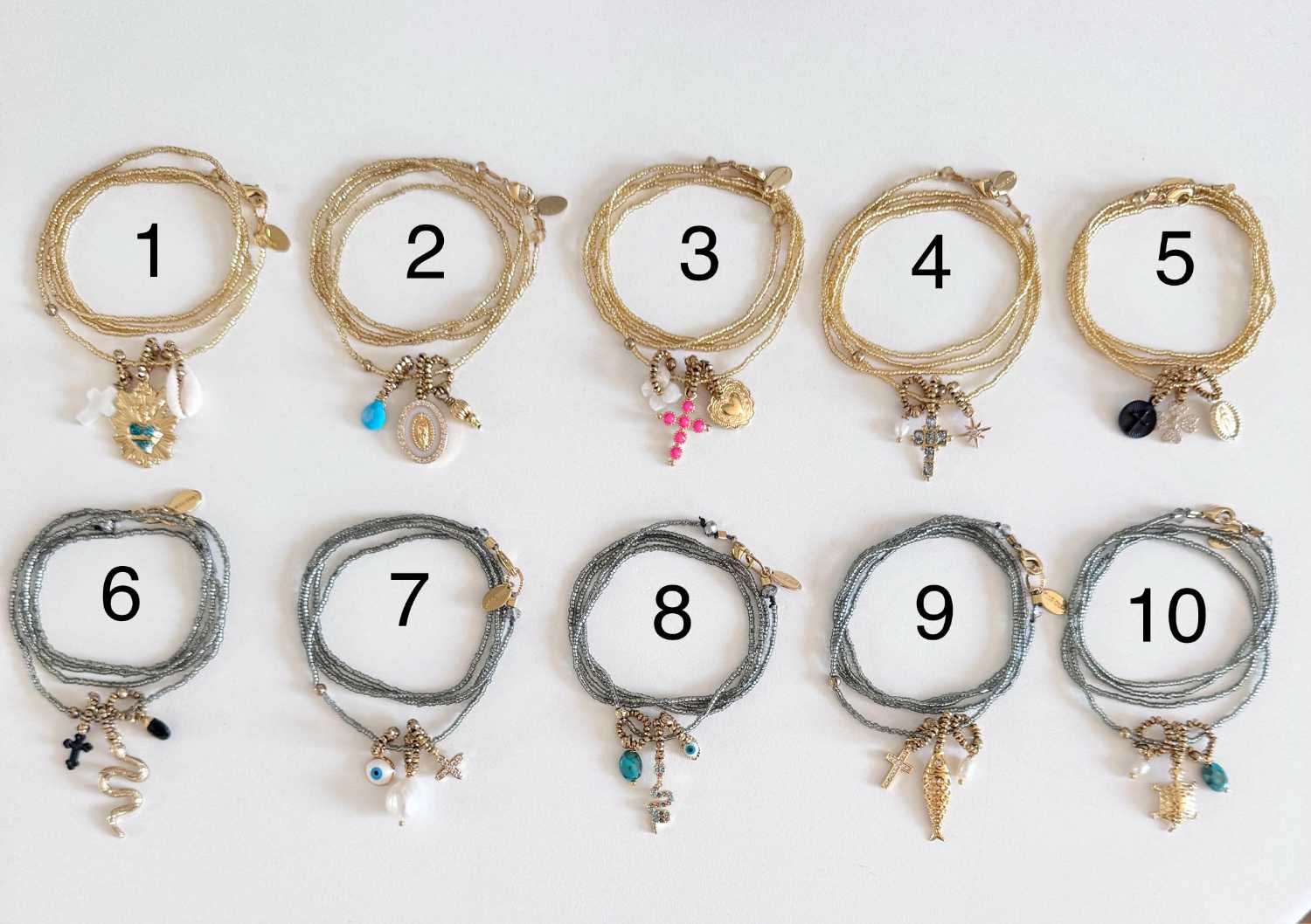 ICON-10-colliers-mademoiselle-oups Capsule ICON Mademoiselle Oups composée de 10 colliers talismans artisanaux, cinq dorés et cinq gris, fabriqués et créés en France