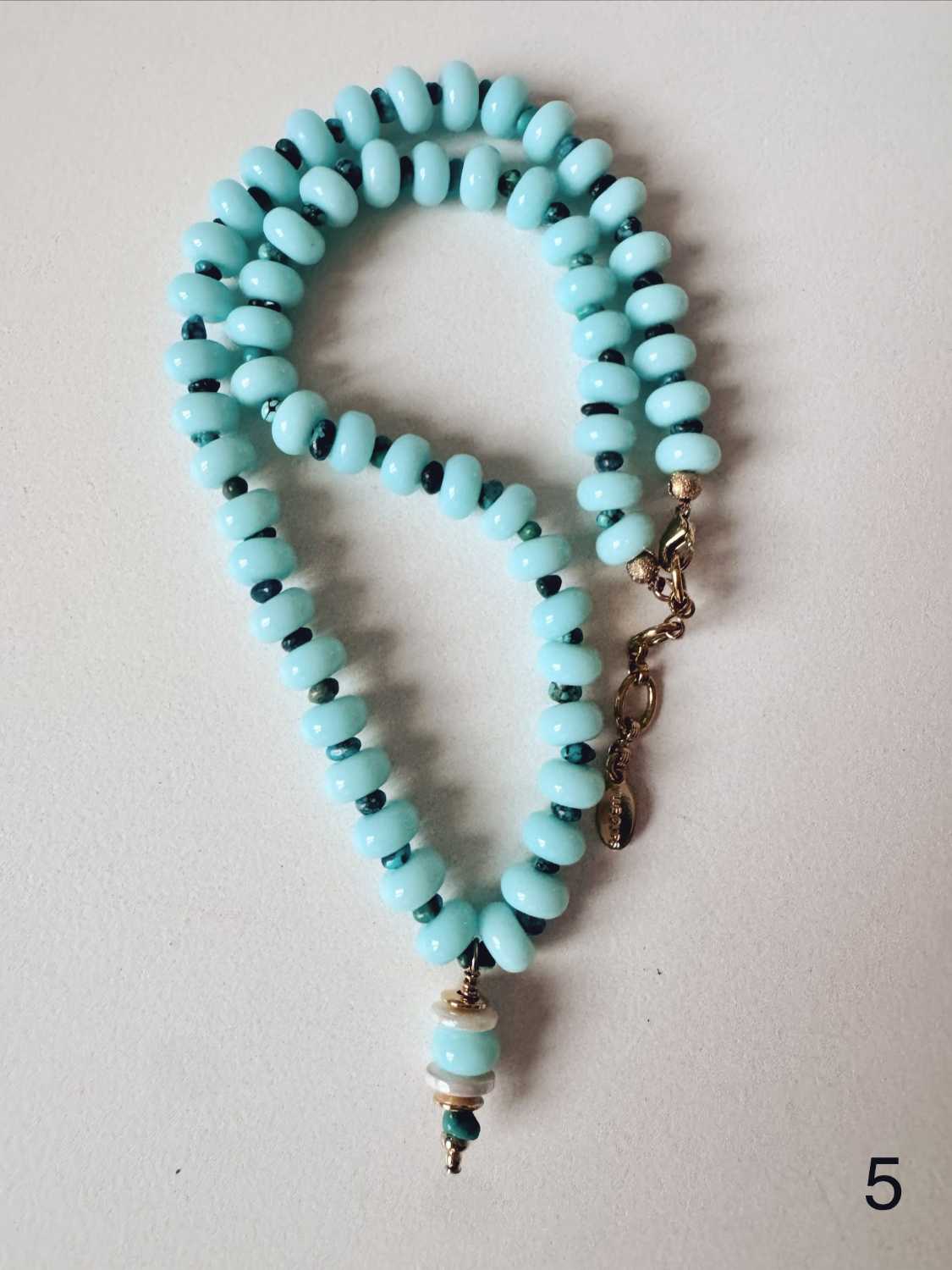 TERRA-05-collier-pierres-naturelles-howlite-bleue-mademoiselle-oups Collier TERRA n°5 - collier unique en pierres naturelles en howlite turquoise fabriqué à la main dans l'atelier MADEMOISELLE OUPS à Nîmes