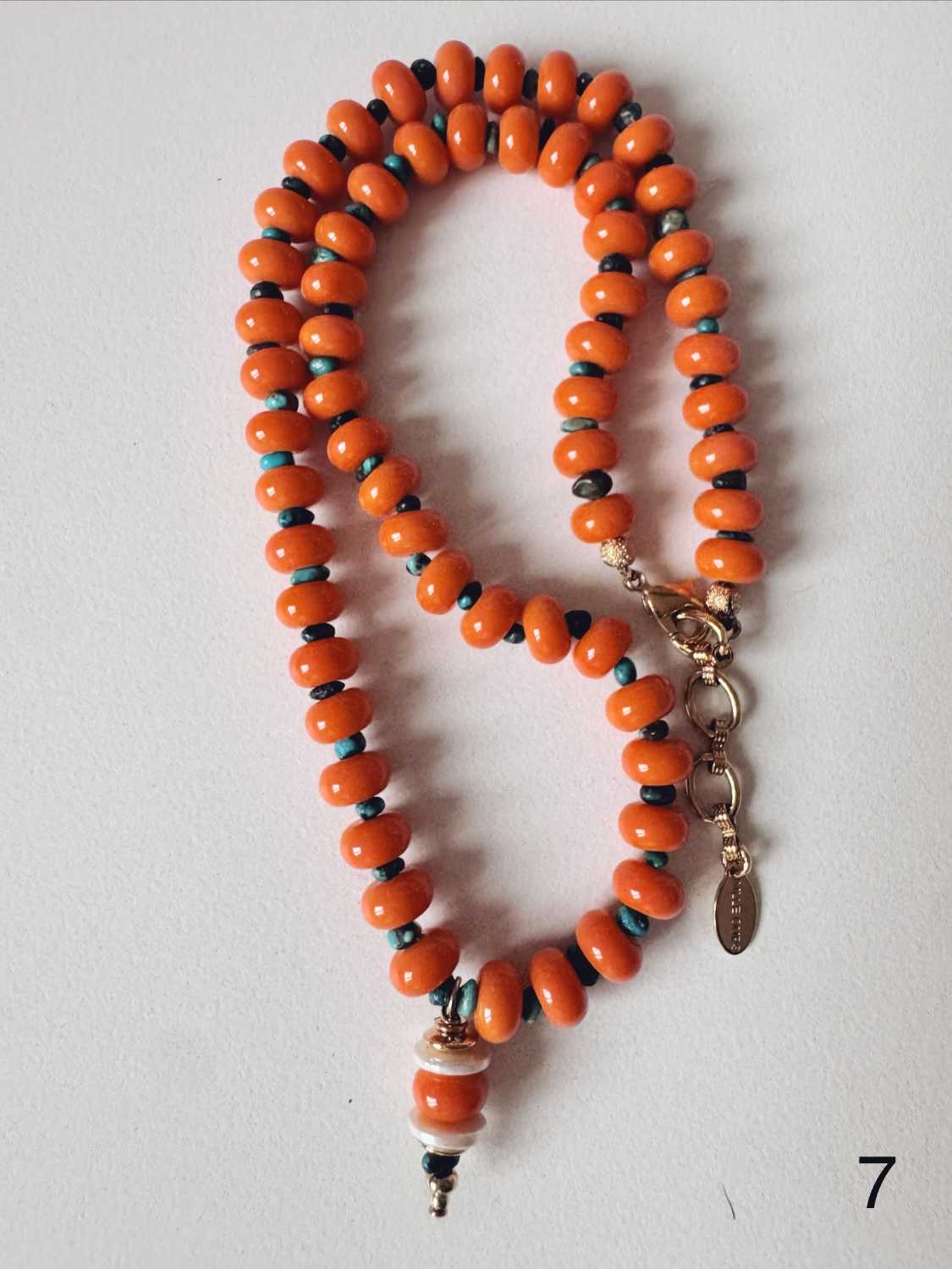 TERRA-07-collier-pierres-naturelles-howlite-orange-mademoiselle-oups Collier TERRA n°7 - collier unique en pierres naturelles en corail bambou fabriqué à la main dans l'atelier MADEMOISELLE OUPS à Nîmes