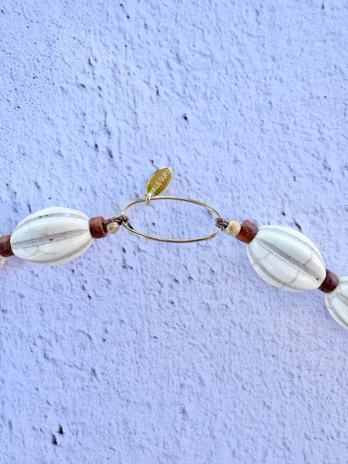 SOUL-AND-SAND-collier-choker-dune-magnesite-ivoire-terracotta-perle-doree-details-fermoir-mademoiselle-oups