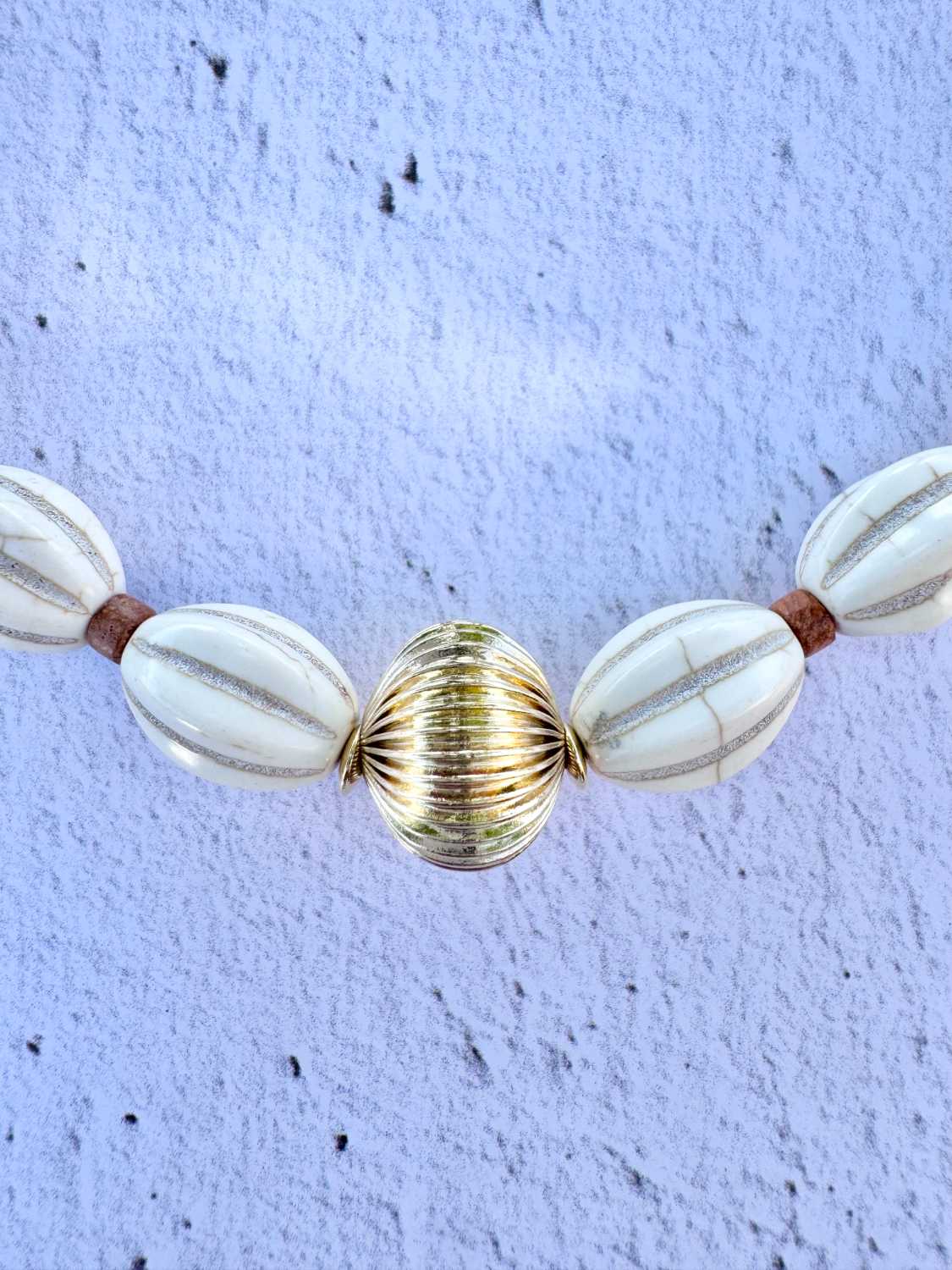 SOUL-AND-SAND-collier-choker-dune-magnesite-ivoire-terracotta-perle-doree-details-mademoiselle-oups