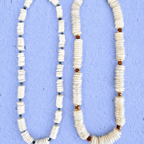 Ensemble des deux colliers Shell en rondelles de nacre, petit et grand modèle – création artisanale Mademoiselle Oups