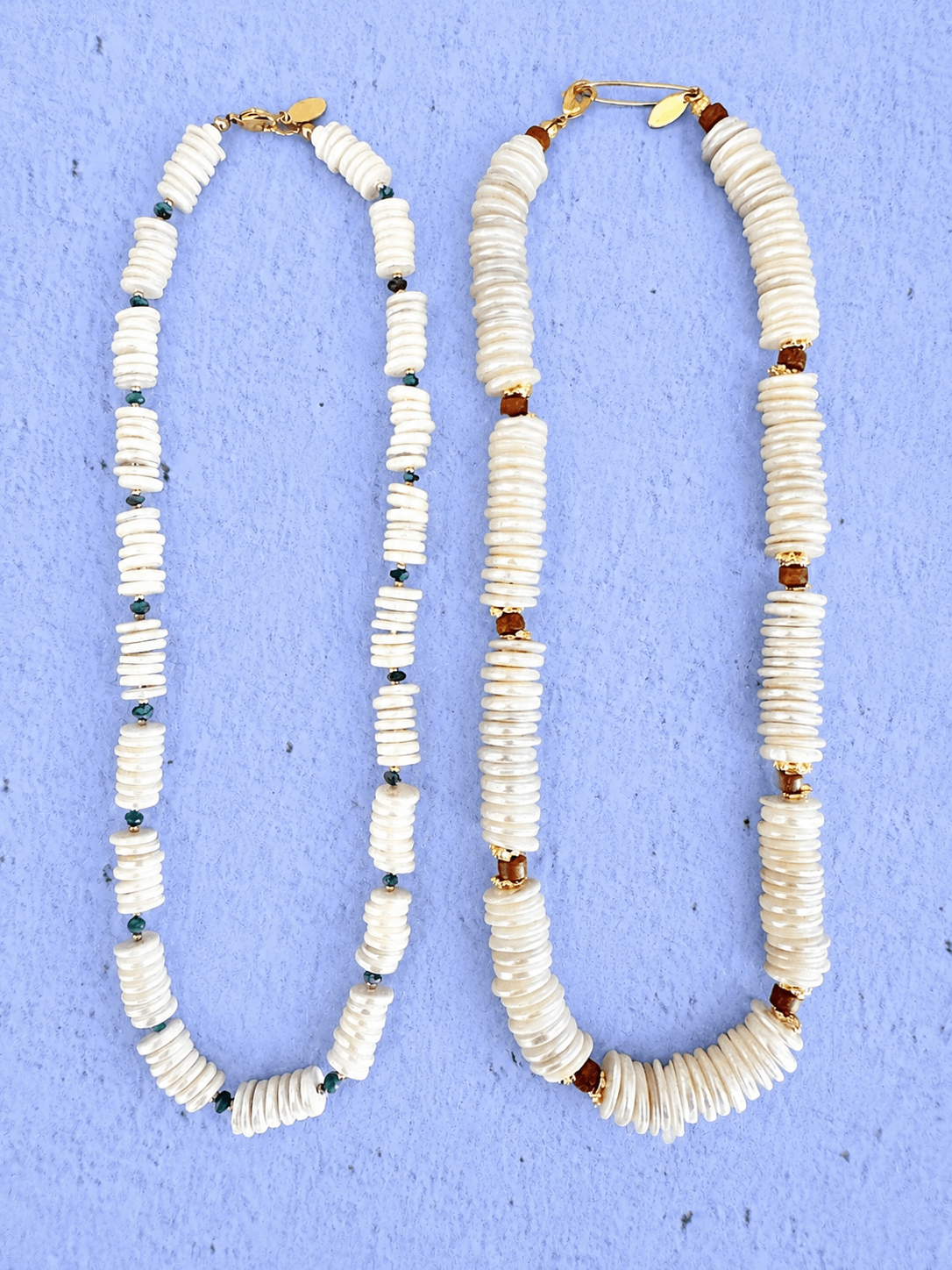 SOUL-AND-SAND-collier-choker-shell-petites-et-grandes-rondelles-nacre-mademoiselle-oups Ensemble des deux colliers Shell en rondelles de nacre, petit et grand modèle – création artisanale Mademoiselle Oups