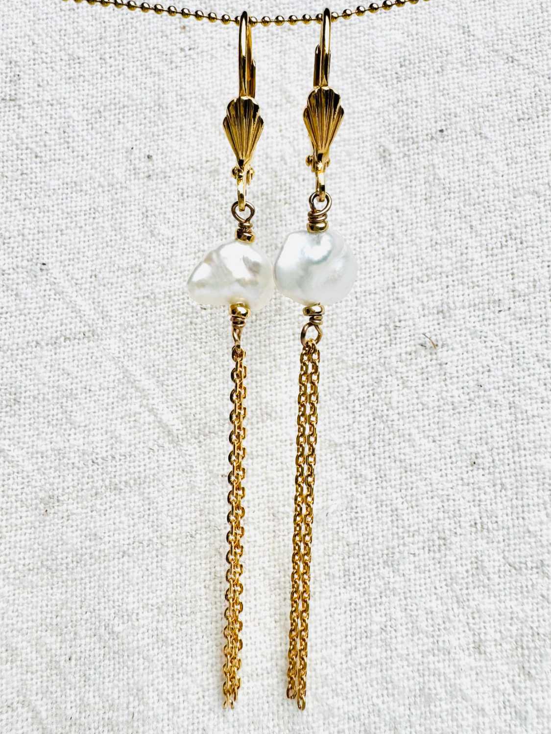 INDIAN-SUMMER-boucles-oreilles-yucca-perle-culture-mademoiselle-oups Boucles d’oreilles YUCCA en véritables perles de culture irrégulières et longues chaînes dorées – collection Indian Summer Mademoiselle Oups