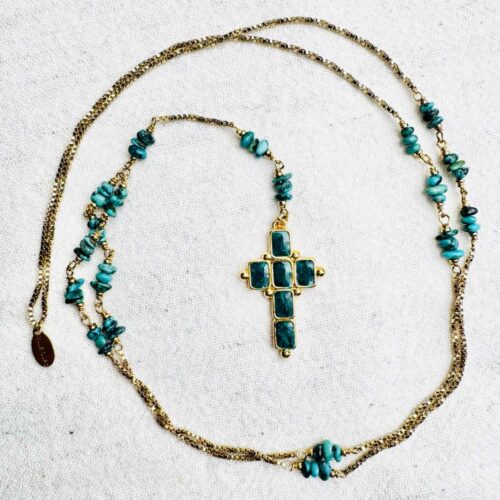 Collier chapelet ESMERALDA en turquoise du Nevada avec croix dorée émaillée vert nacré – collection Indian Summer création Mademoiselle Oups