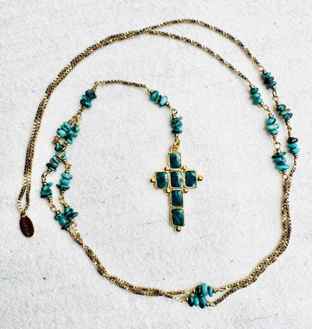INDIAN-SUMMER-chapelet-esmeralda-turquoise-nevada-croix-emaillee-mademoiselle-oups Collier chapelet ESMERALDA en turquoise du Nevada avec croix dorée émaillée vert nacré – collection Indian Summer création Mademoiselle Oups