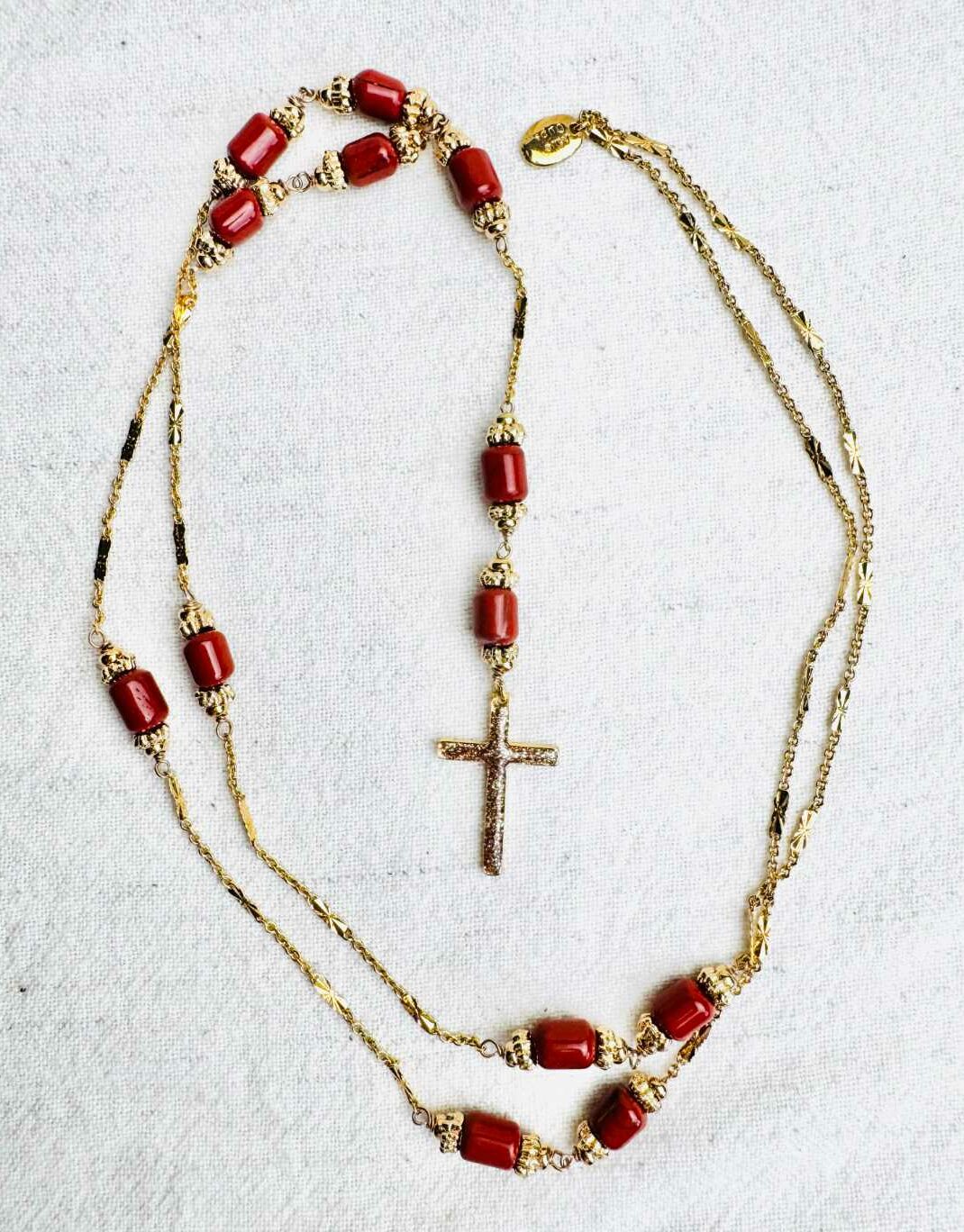 INDIAN-SUMMER-chapelet-rosario-jaspe-rouge-amerique-mademoiselle-oups Collier chapelet ROSARIO en jaspe rouge d’Amérique avec chaîne et croix dorée – collection Indian Summer Mademoiselle Oups
