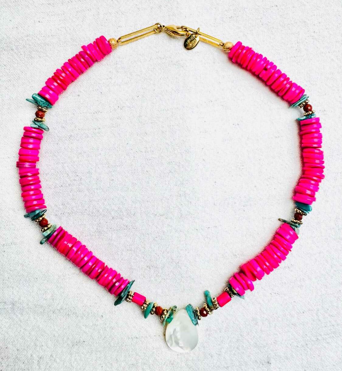INDIAN-SUMMER-collier-joshua-coquillage-fuchsia-turquoise-mademoiselle-oups Collier JOSHUA en coquillage fuchsia, turquoise du Nevada et perles de jaspe – collection Indian Summer Mademoiselle Oups