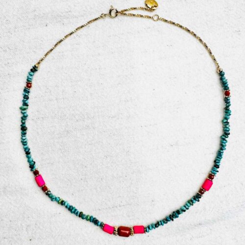 Collier TUCSON en turquoise du Nevada, jaspe rouge d’Amérique et magnésite fuchsia avec détails dorés – Mademoiselle Oups