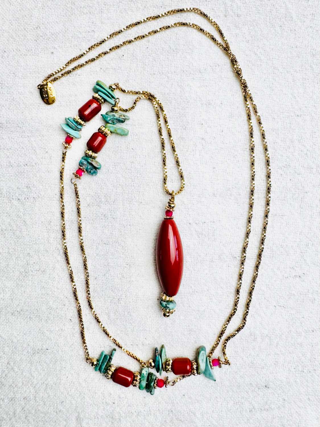 INDIAN-SUMMER-sautoir-santa-fe-turquoises-jaspe-rouge Sautoir SANTA FE en jaspe rouge d’Amérique et turquoise avec chaîne dorée – capsule Indian Summer Mademoiselle Oups