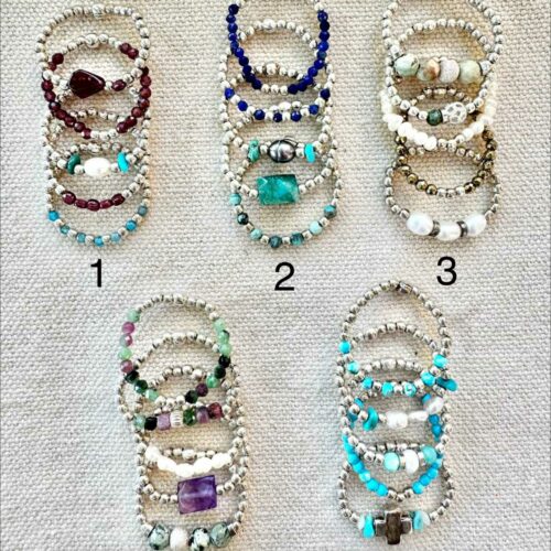 Cinq compositions de 5 bagues élastiques WILD en argent 925 et pierres – MADEMOISELLE OUPS
